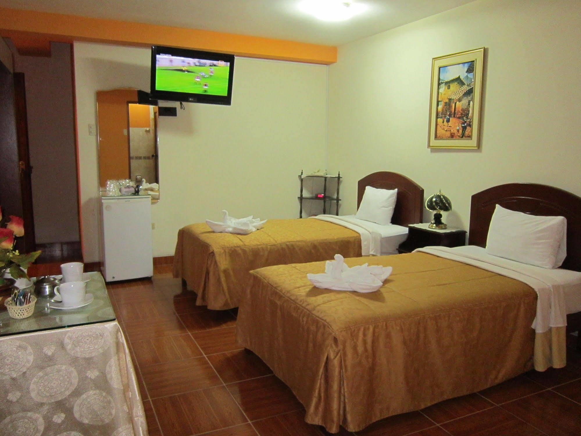 Hotel Suite Plaza Trujillo Esterno foto